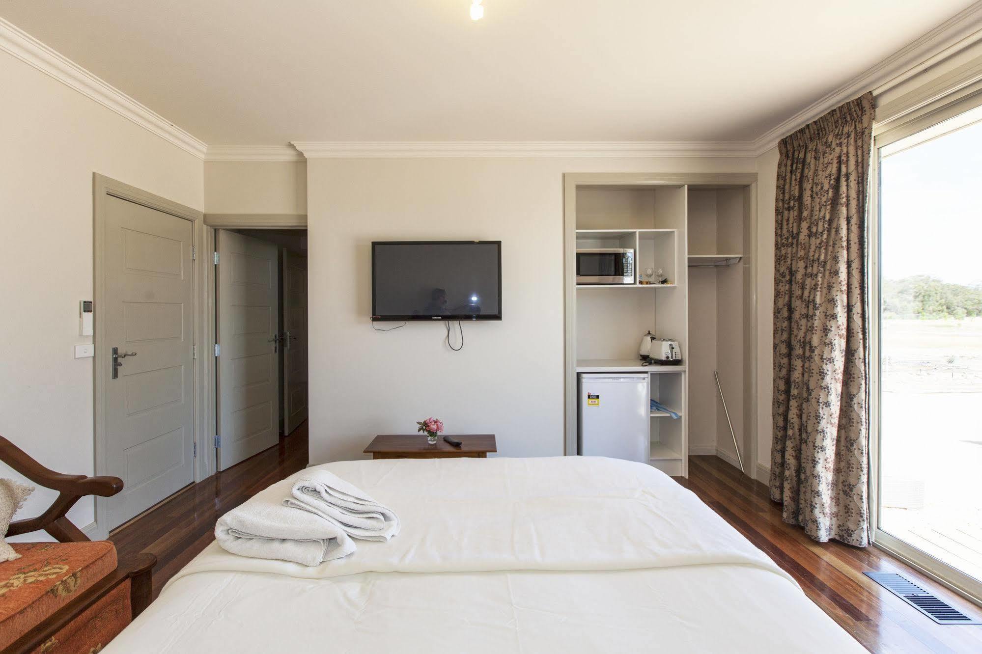Aurora Cottages Bush Retreat Pomonal Bagian luar foto